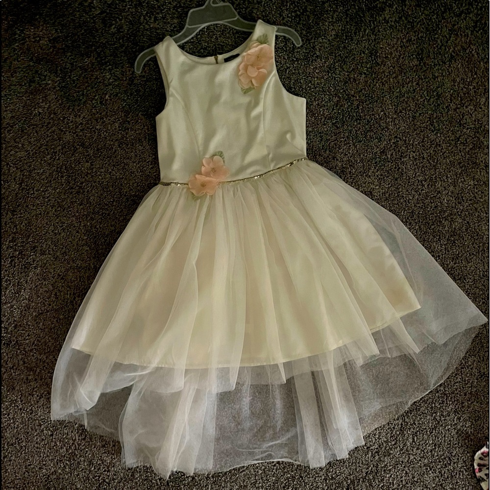 Girls formal cream dress✨